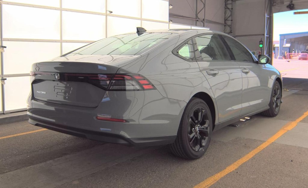 2025 Honda Accord Image 2