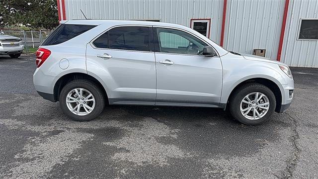 2017 Chevrolet Equinox Image 2