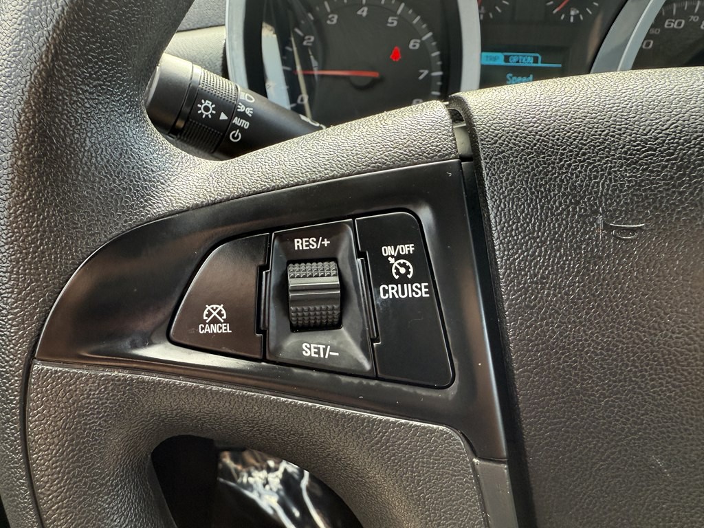 2017 Chevrolet Equinox Image 32