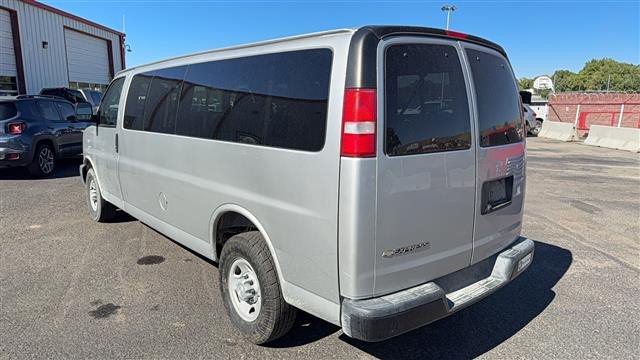 2017 Chevrolet Express Image 3