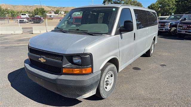 2017 Chevrolet Express Image 4