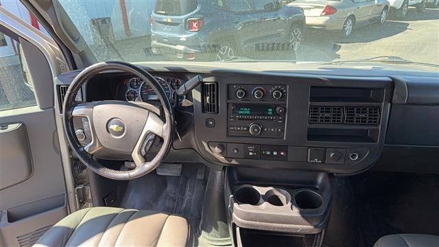 2017 Chevrolet Express Image 9