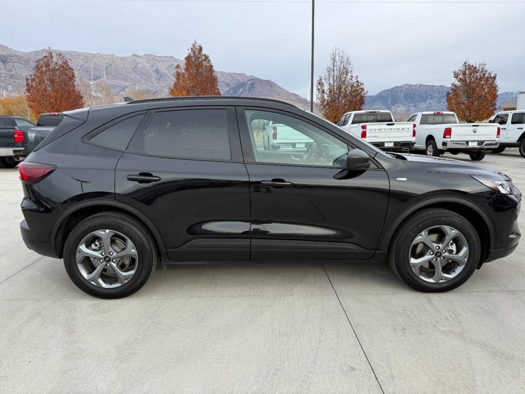 2025 Ford Escape Image 2