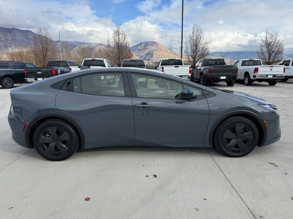 2024 Toyota Prius Image 2