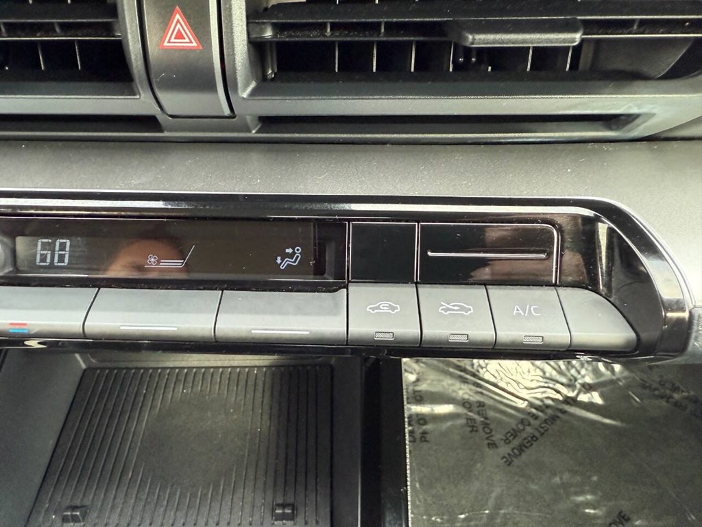 2024 Toyota Prius Image 10