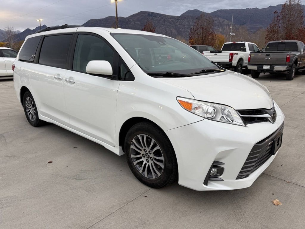 2018 Toyota Sienna Image 1