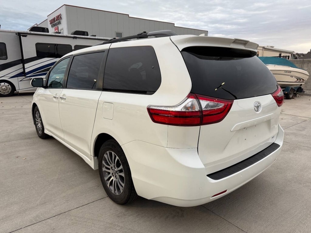 2018 Toyota Sienna Image 5