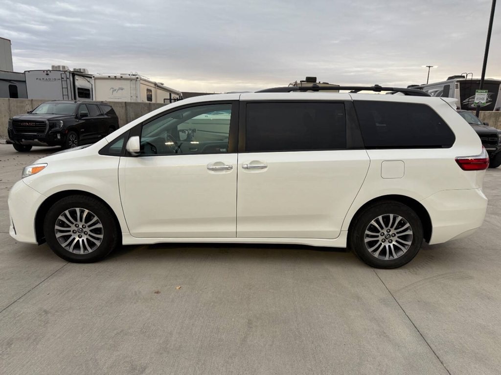 2018 Toyota Sienna Image 6