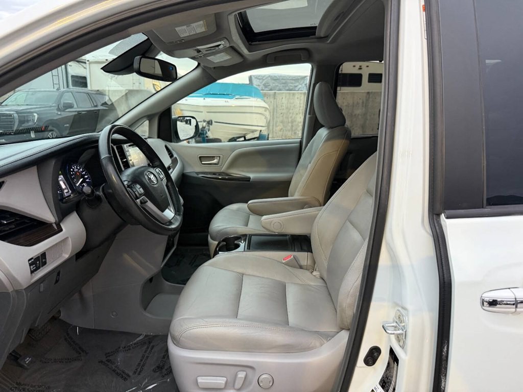 2018 Toyota Sienna Image 13