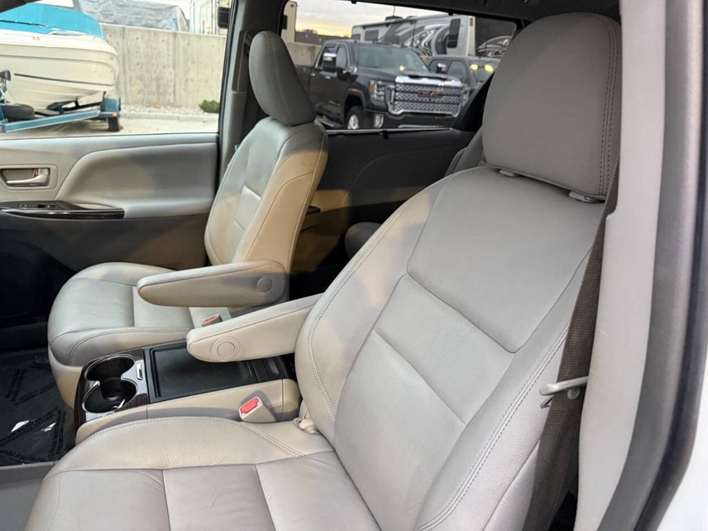 2018 Toyota Sienna Image 14