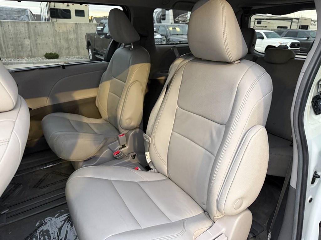 2018 Toyota Sienna Image 16