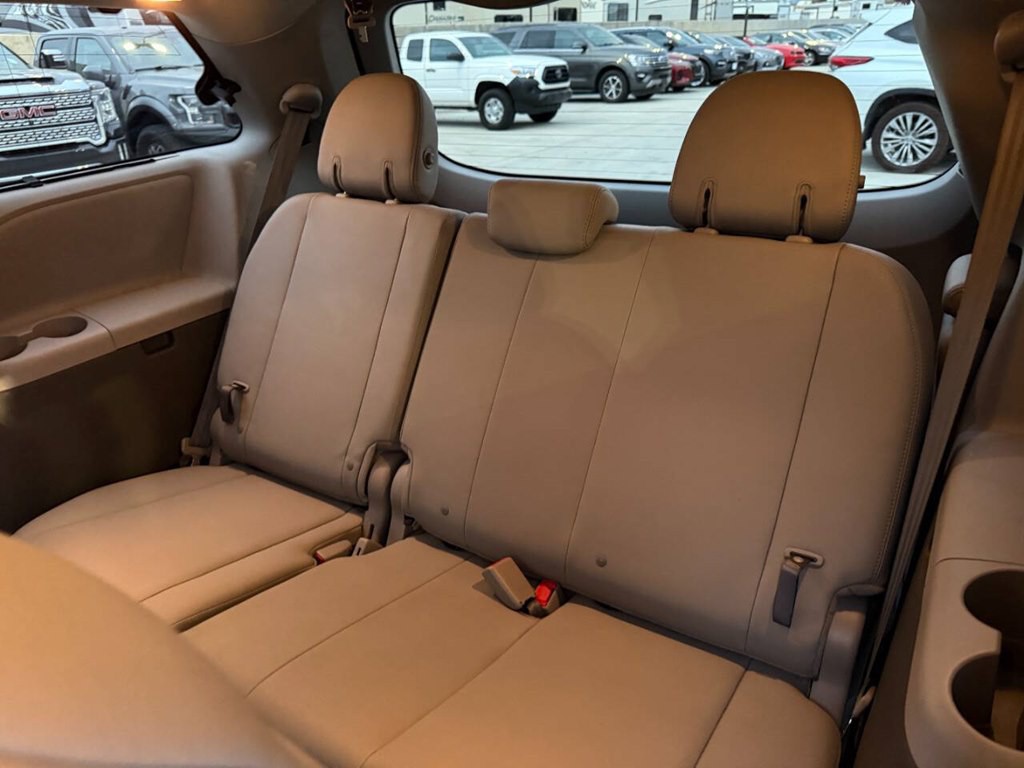 2018 Toyota Sienna Image 17