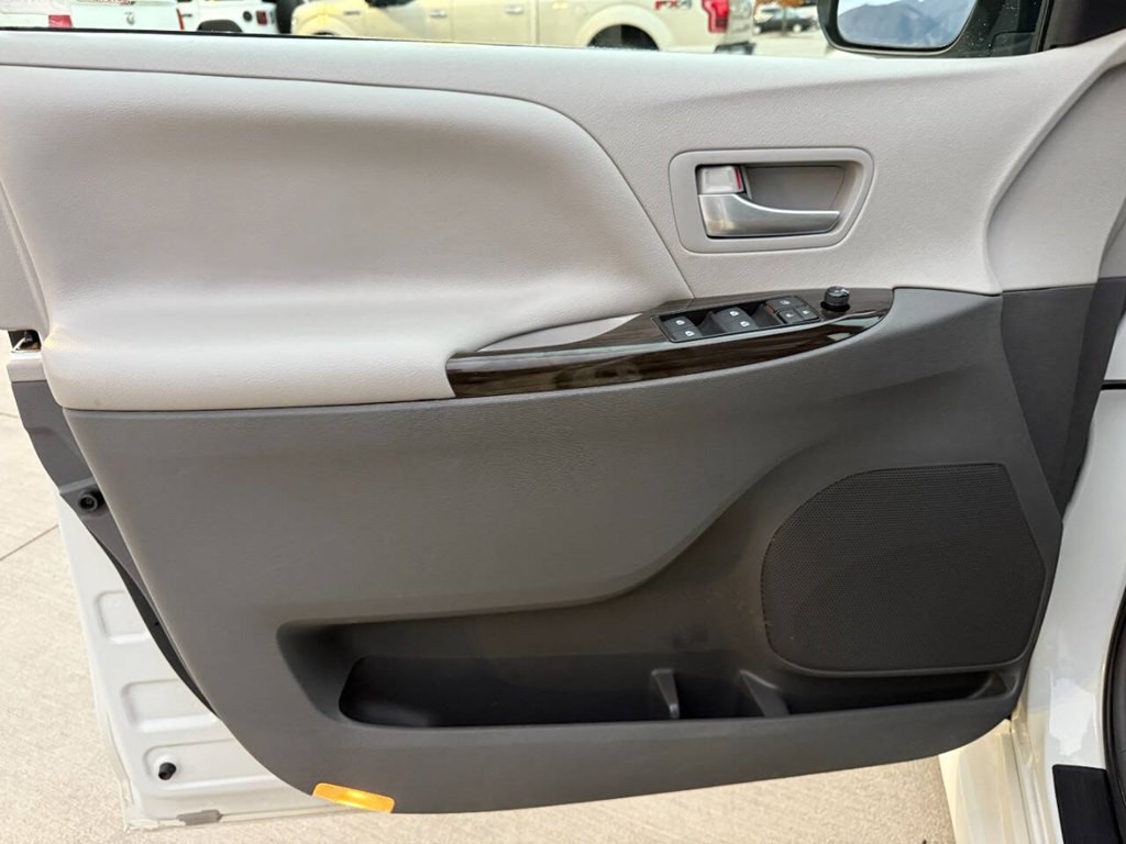 2018 Toyota Sienna Image 28