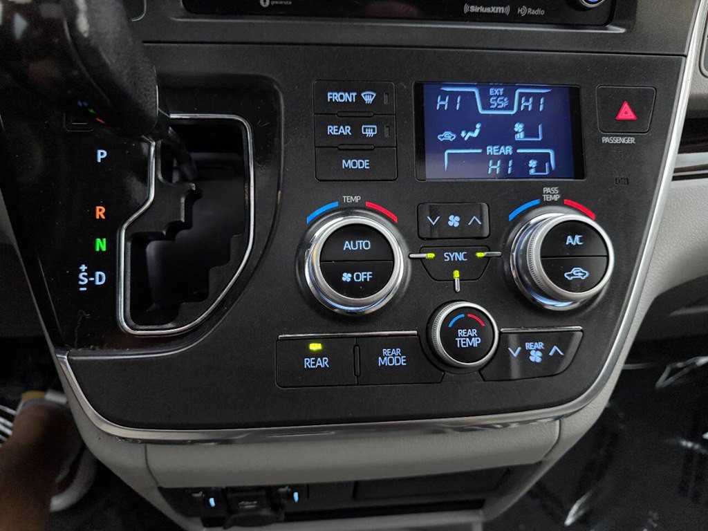 2018 Toyota Sienna Image 37