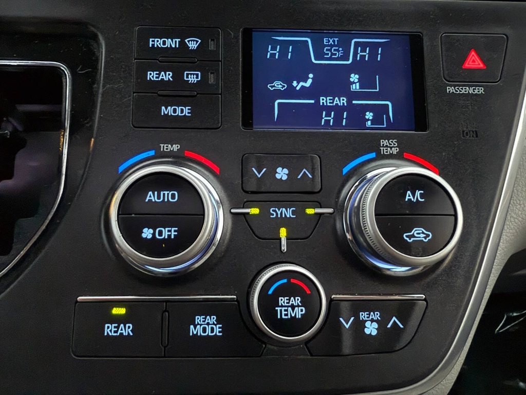 2018 Toyota Sienna Image 38