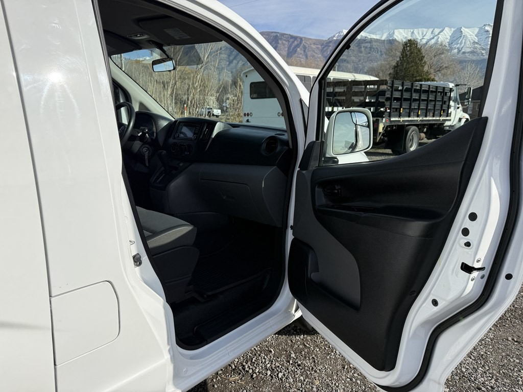2018 Nissan NV200 Image 16