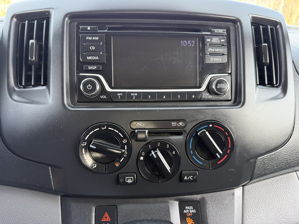 2018 Nissan NV200 Image 32