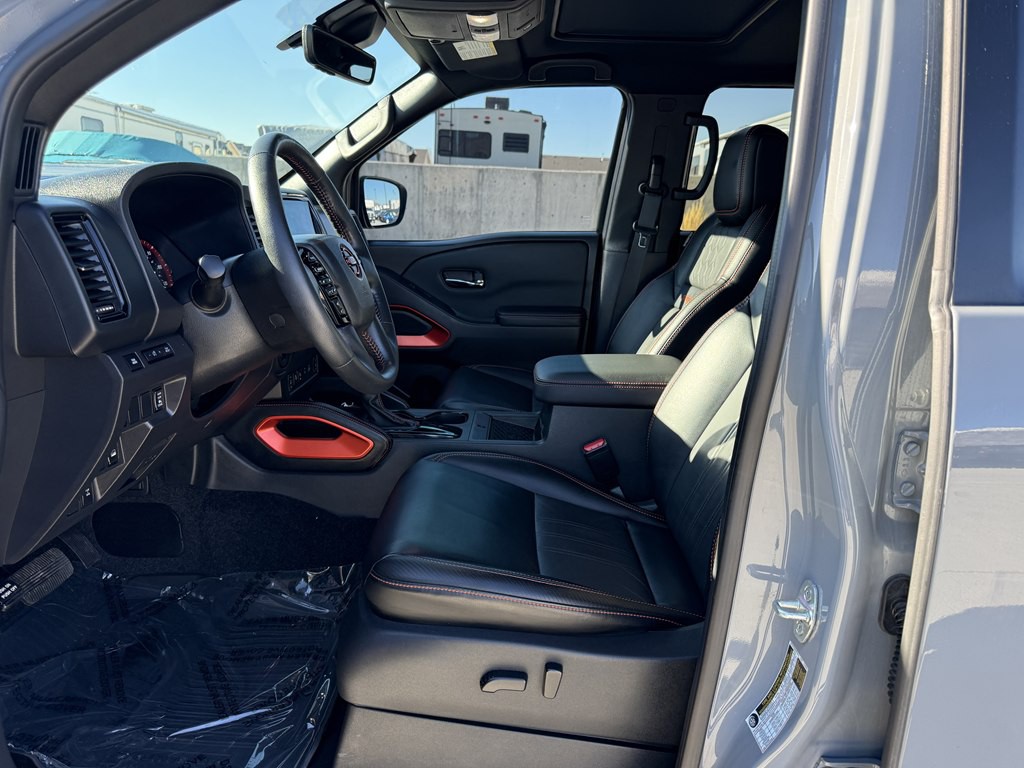 2023 Nissan Frontier Image 15