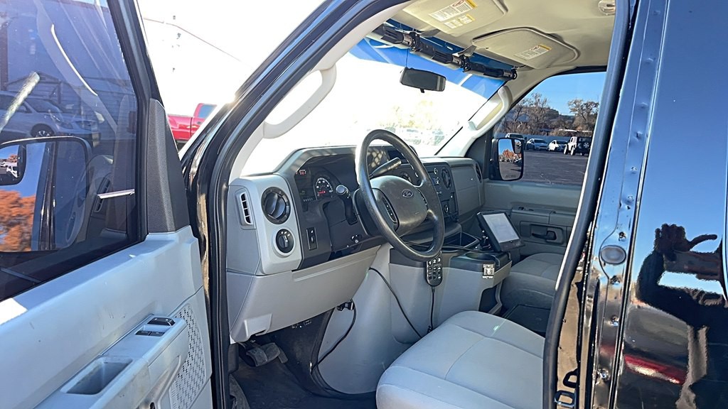 2014 Ford Econoline Image 9