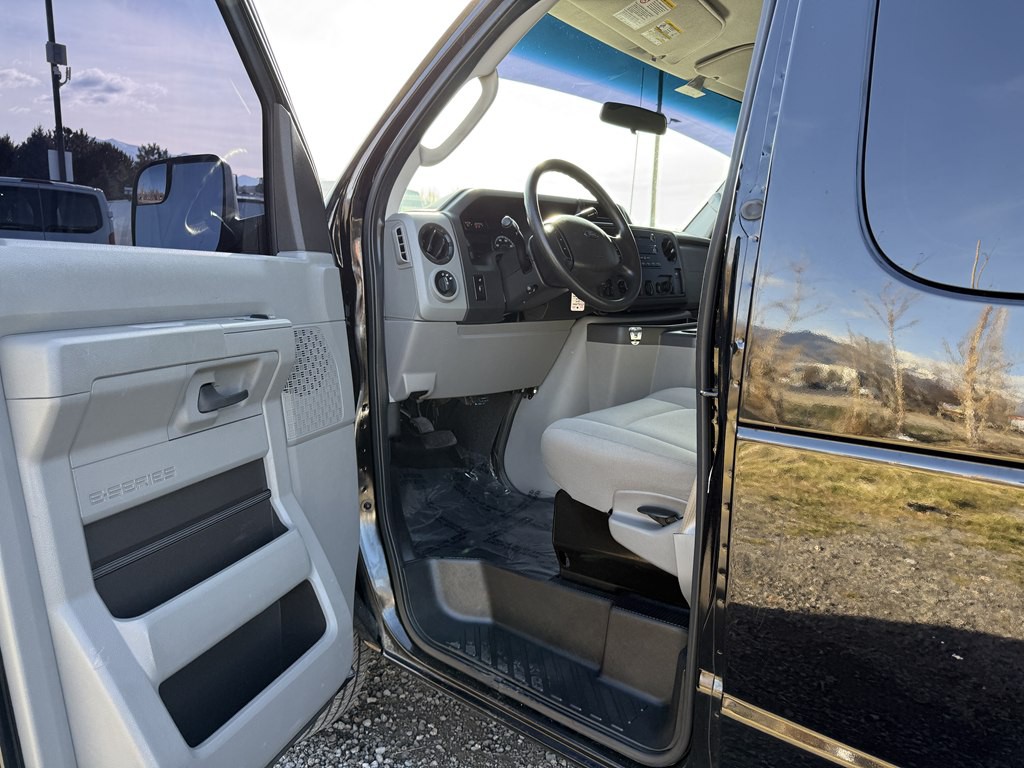 2014 Ford Econoline Image 13