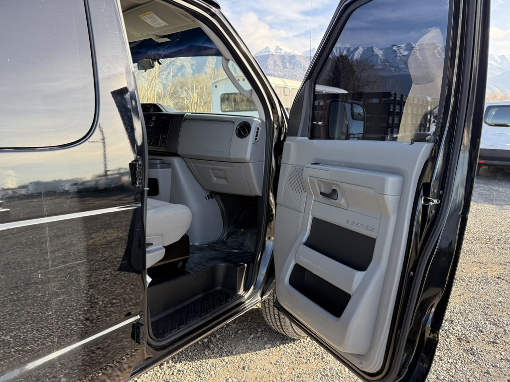 2014 Ford Econoline Image 16