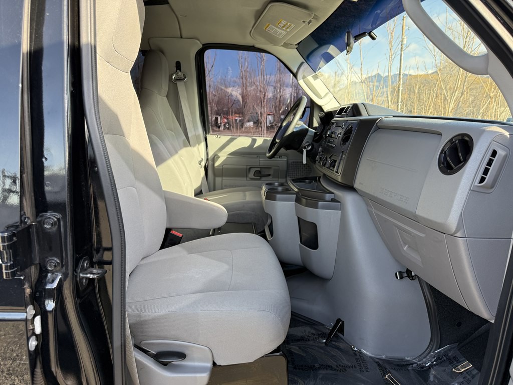 2014 Ford Econoline Image 17