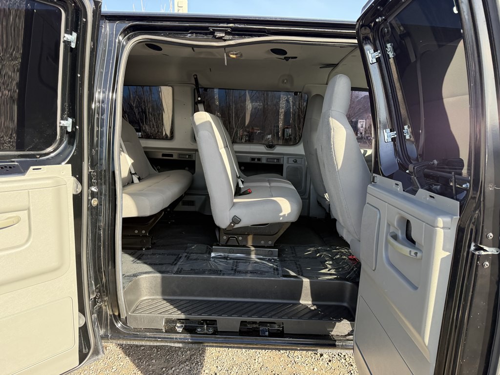 2014 Ford Econoline Image 19