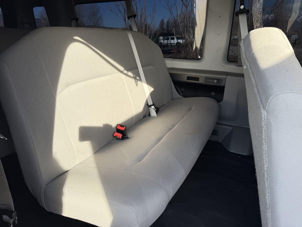 2014 Ford Econoline Image 21