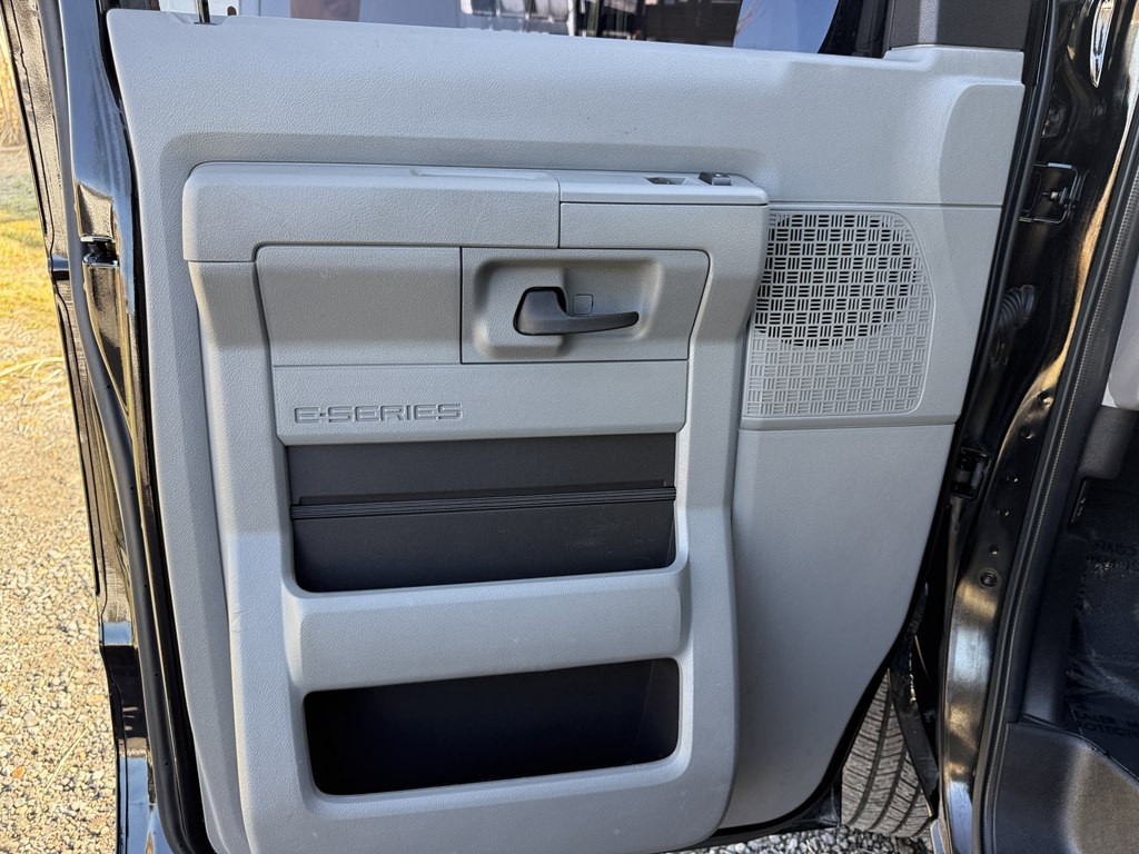 2014 Ford Econoline Image 29