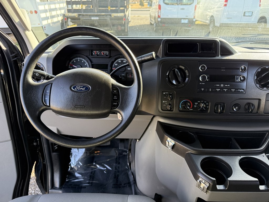 2014 Ford Econoline Image 30