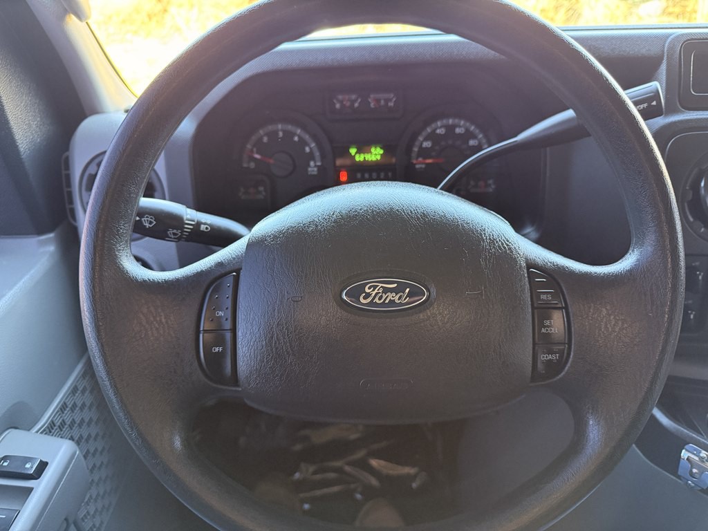 2014 Ford Econoline Image 31