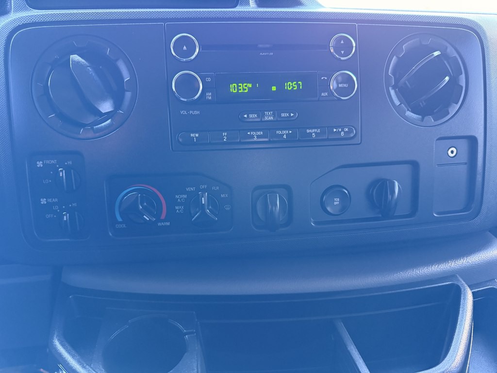 2014 Ford Econoline Image 35