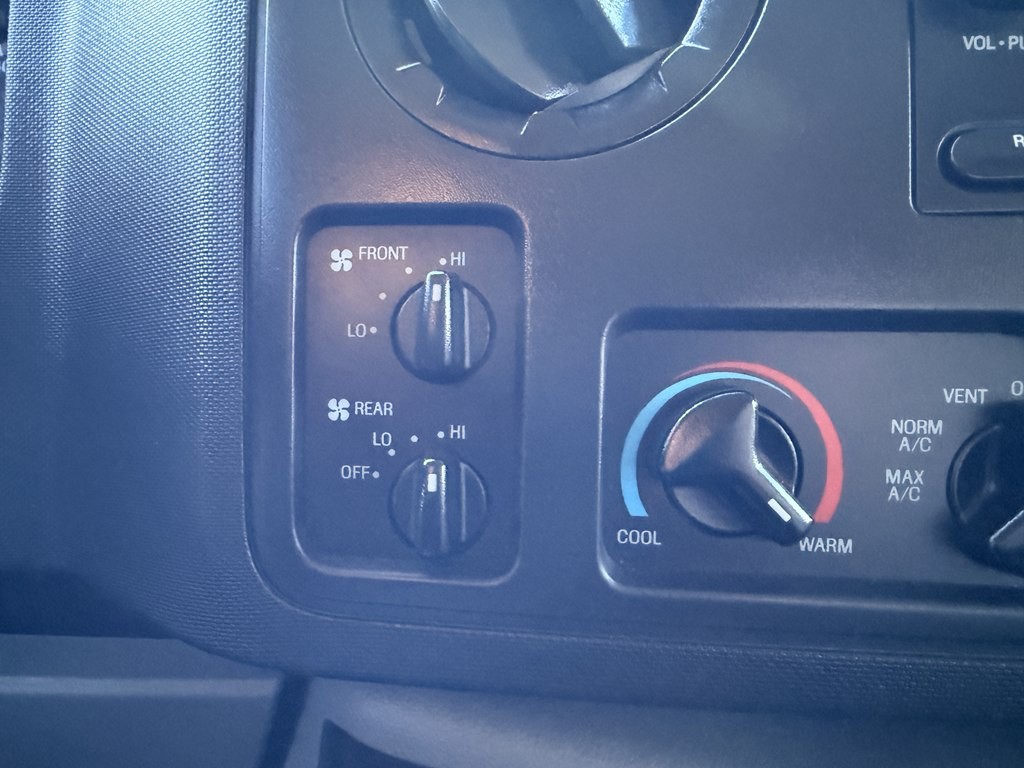 2014 Ford Econoline Image 37