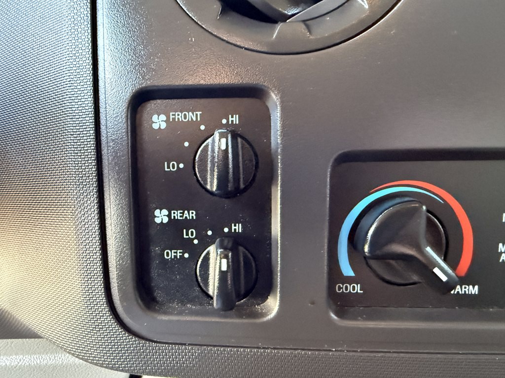 2014 Ford Econoline Image 38