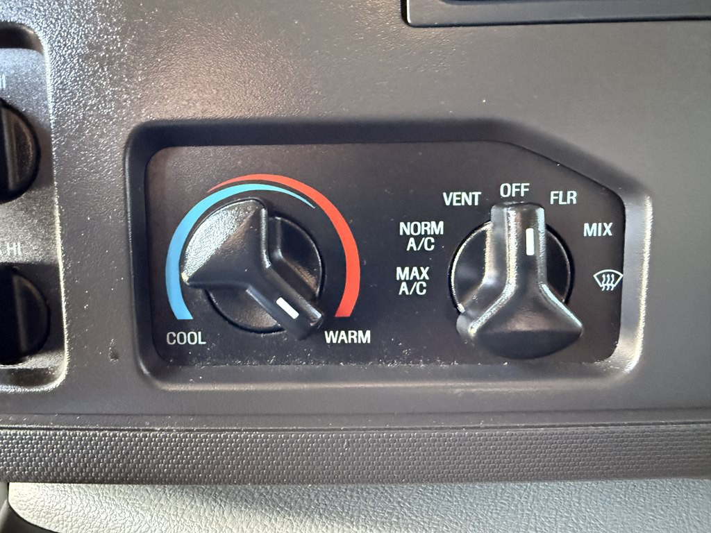 2014 Ford Econoline Image 39