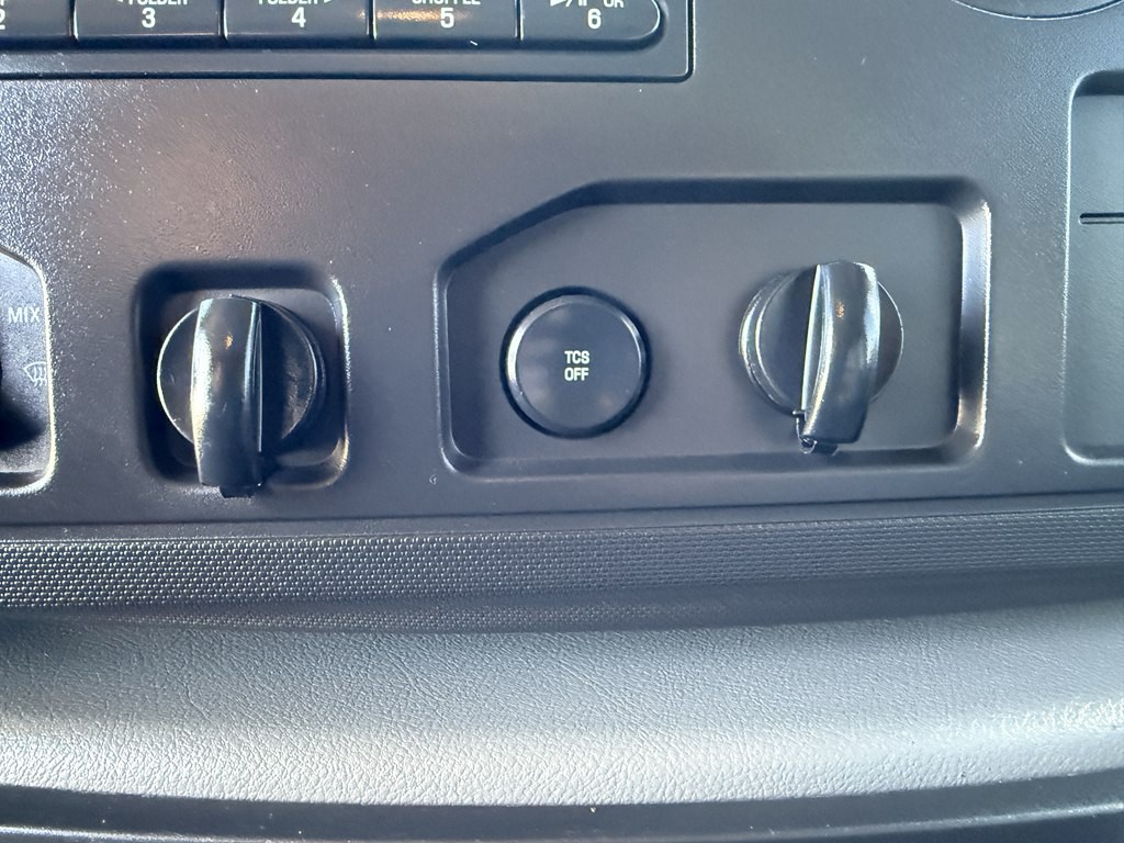 2014 Ford Econoline Image 40