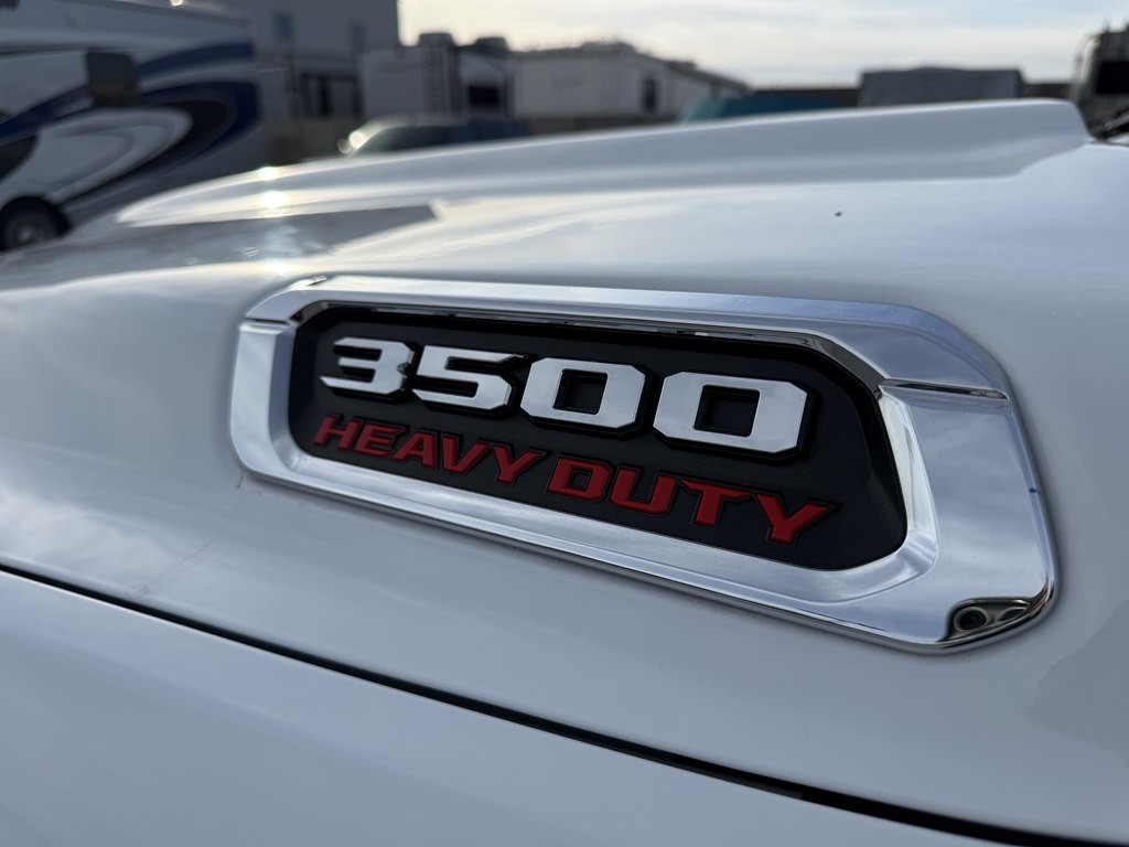 2024 RAM 3500 Image 9