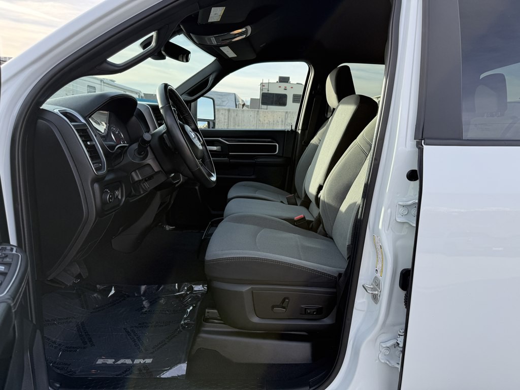 2024 RAM 3500 Image 16