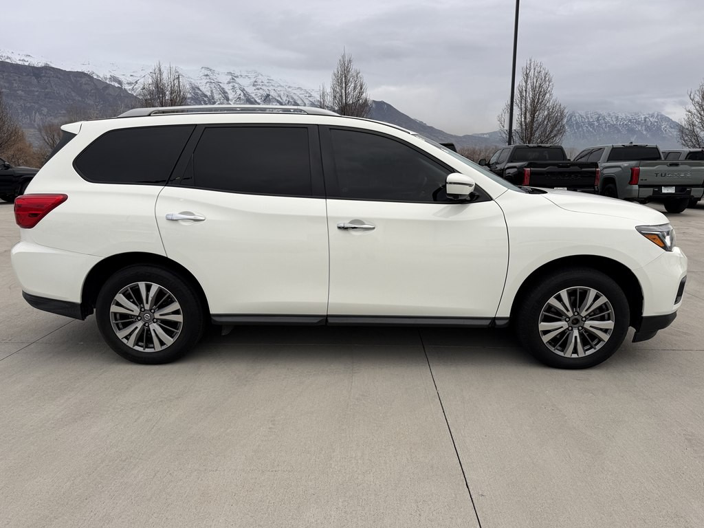 2019 Nissan Pathfinder Image 2
