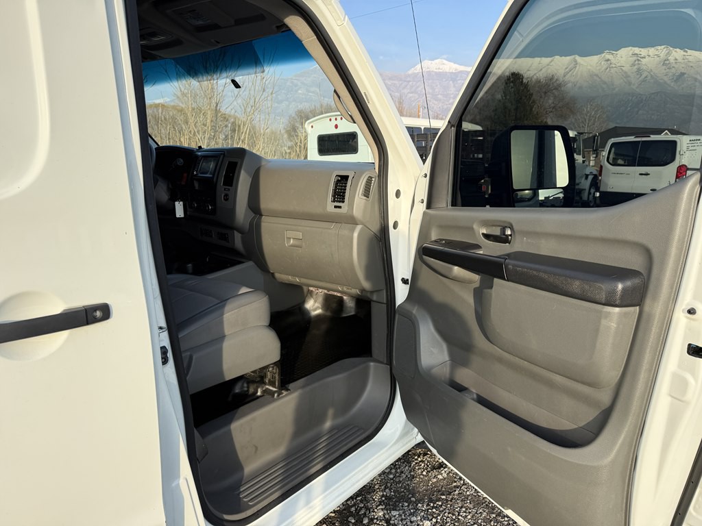 2021 Nissan NV Image 15