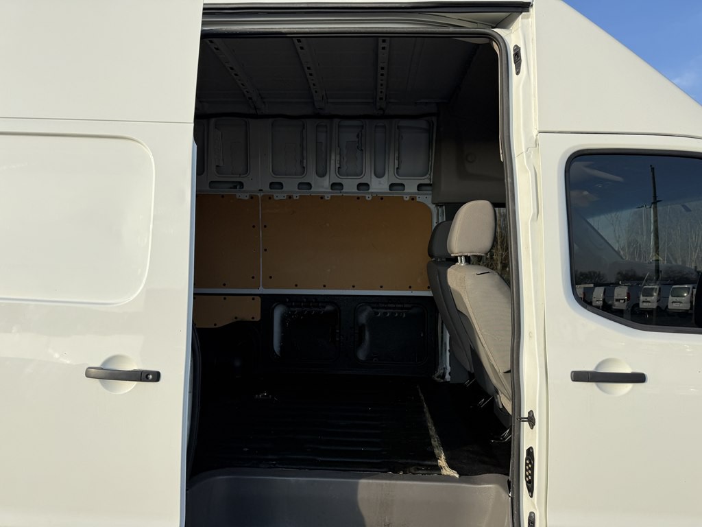 2021 Nissan NV Image 21