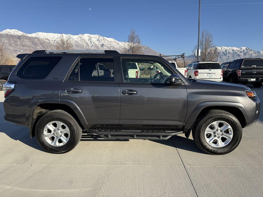 2019 Toyota 4Runner Image 2
