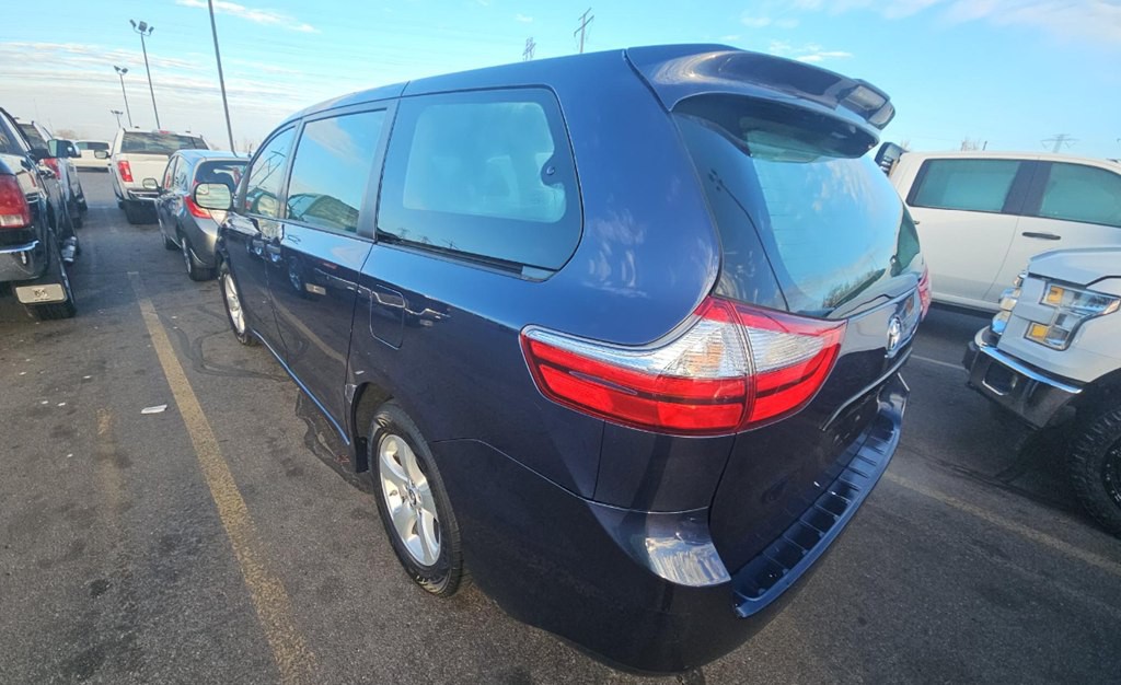 2018 Toyota Sienna Image 4