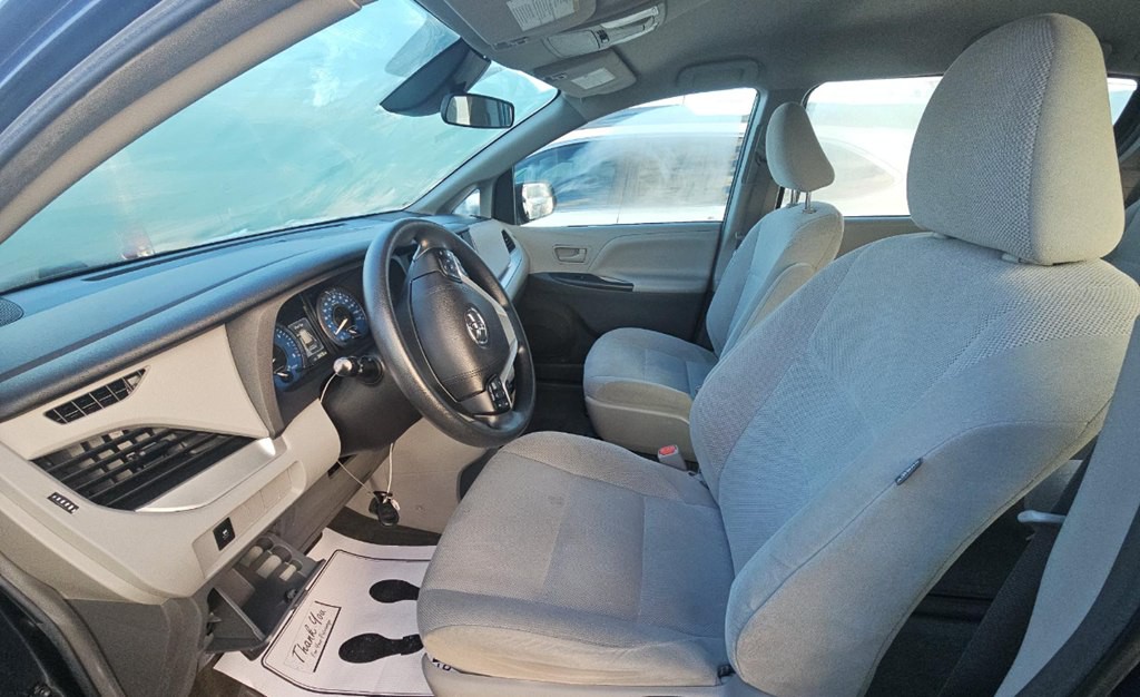 2018 Toyota Sienna Image 7