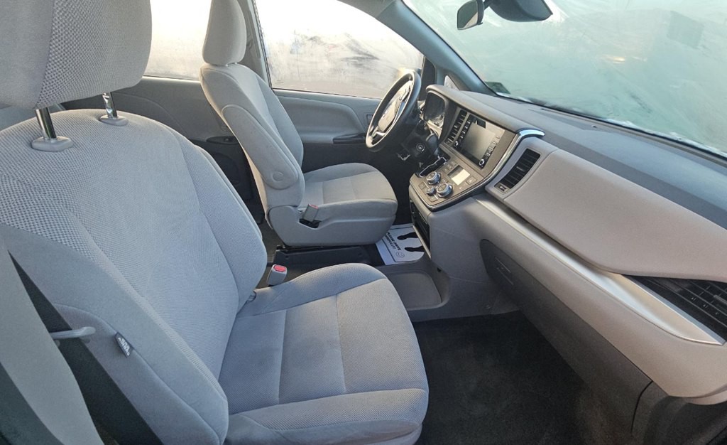 2018 Toyota Sienna Image 8
