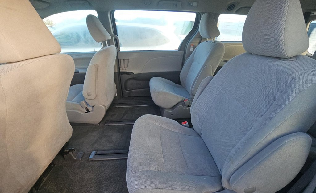 2018 Toyota Sienna Image 10