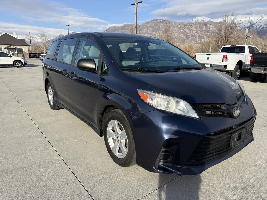 2018 Toyota Sienna Image 1
