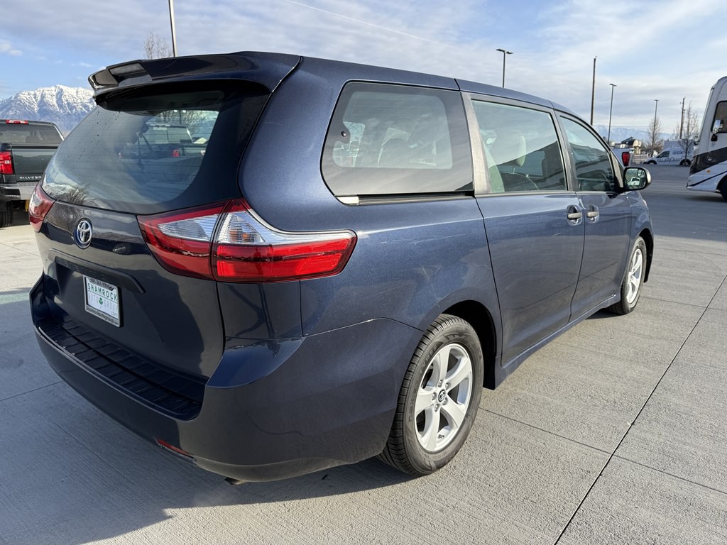 2018 Toyota Sienna Image 3