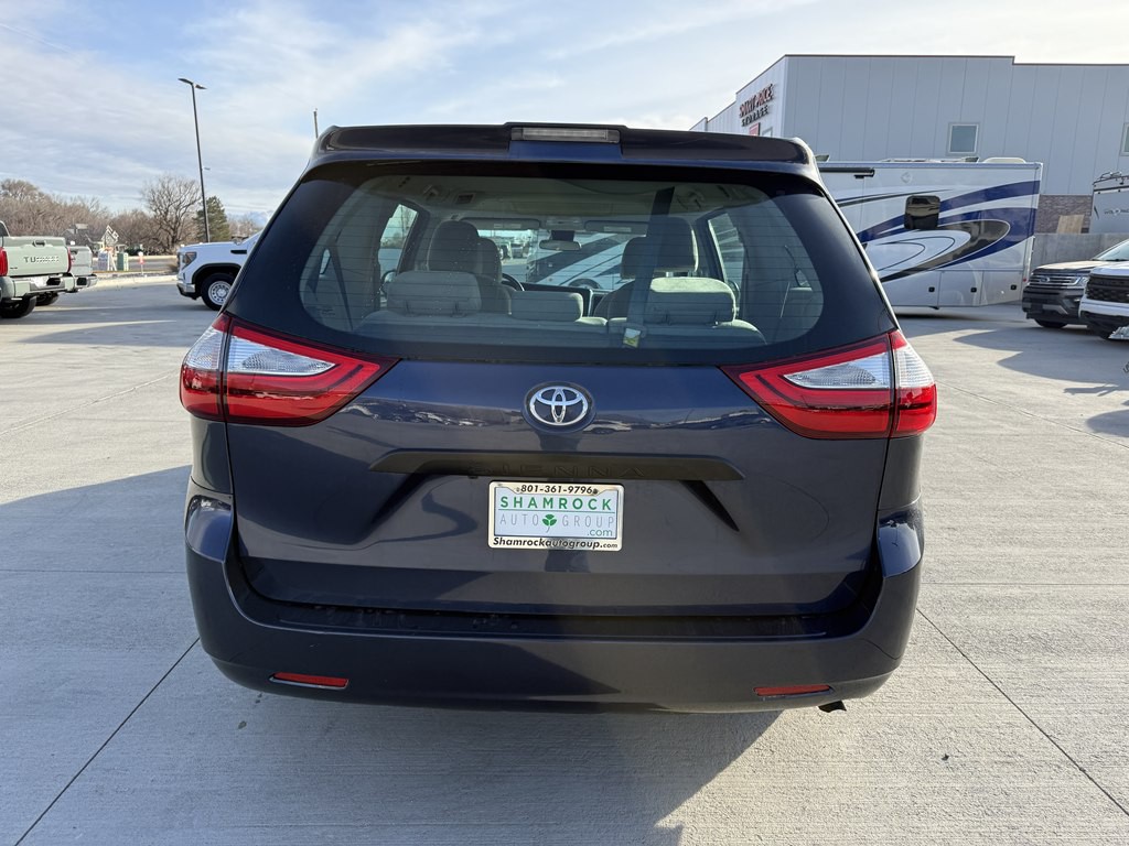2018 Toyota Sienna Image 4