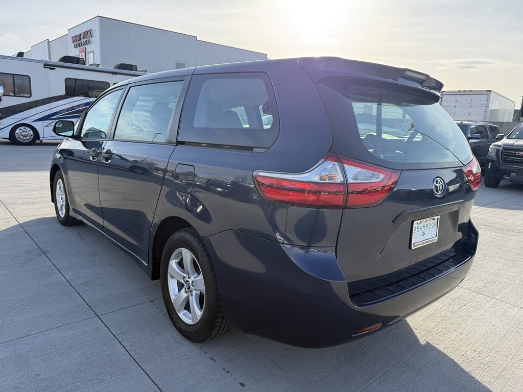 2018 Toyota Sienna Image 5